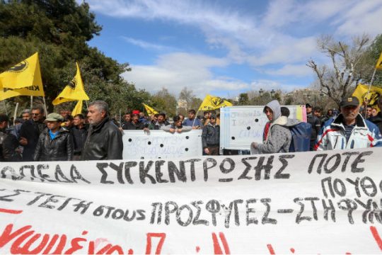 Στην πλατεία Αριστοτέλους διαμαρτύρονται πρόσφυγες
