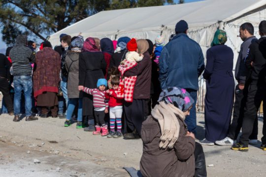 Ειδικός λογαριασμός και πλαφόν τιμών για πρόσφυγες
