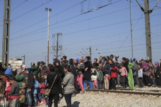 Παραμένουν στην Ειδομένη οι πρόσφυγες