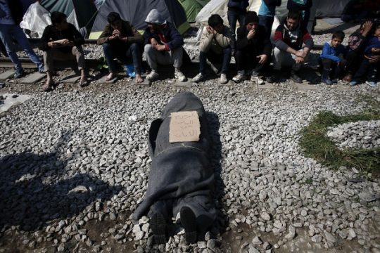 Εγκλωβισμένοι άνθρωποι και συρμοί