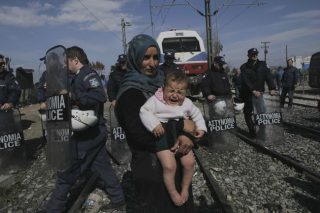 Νέος εχθρός οι ιώσεις στην Ειδομένη