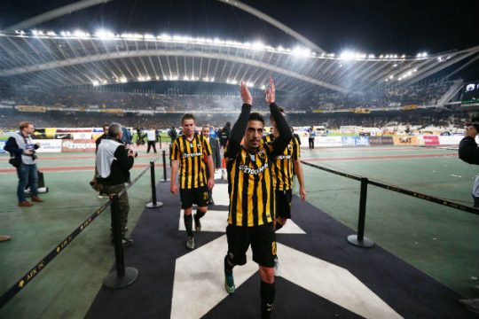 Και επίσημα έως το 2019 στην ΑΕΚ ο Σιμόες