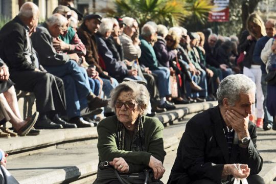 Συνταγματικές οι μνημονιακές περικοπές του εφάπαξ