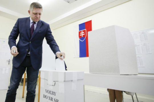 Νίκη χωρίς αυτοδυναμία για τον Φίτσο