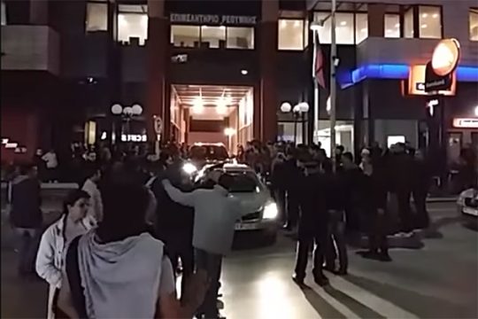 Πολιορκία αγροτών σε ομιλία Σταθάκη στο Ρέθυμνο