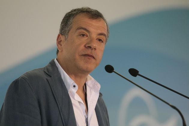 Άρθρο Στ. Θεοδωράκη στην «Εφ.Συν.»: Ο θίασος του εθνολαϊκίστικου σανού