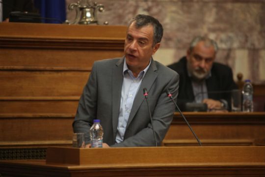 Θέλει συμμαχία, δε θέλει ΣΥΡΙΖΑ-ΑΝ.ΕΛΛ. και Ένωση Κεντρώων