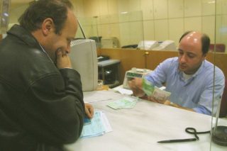 Προς νέα παράταση για πώληση «κόκκινων» δανείων σε funds