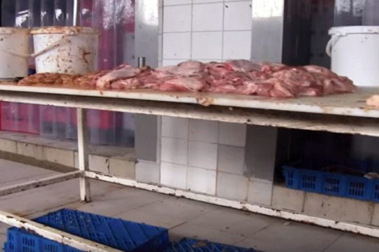 Κατάσχεση-ρεκόρ νοθευμένων τροφίμων και ποτών