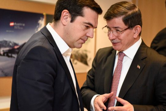 Σε «ανοιχτή γραμμή» Τσίπρας – Νταβούτογλου