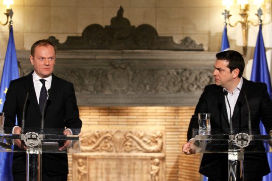 Δύο tweets έβαλαν «φωτιά» στο πολιτικό σκηνικό