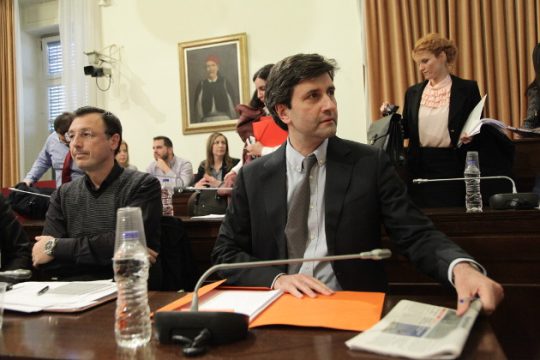 «Στοίχημα να μην υλοποιηθούν αρκετά δημοσιονομικά μέτρα»