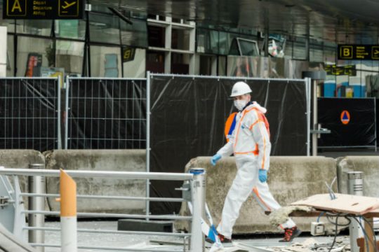 Συνεχείς έρευνες για δύο συνεργούς των τρομοκρατών