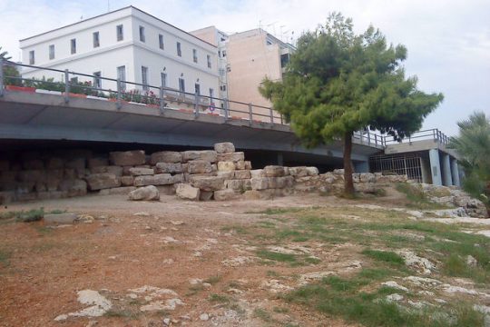Ασφυκτιούν τα αρχαία στη Μαρίνα Ζέας
