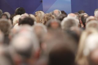 Φουλ επίθεση με… κάλπες