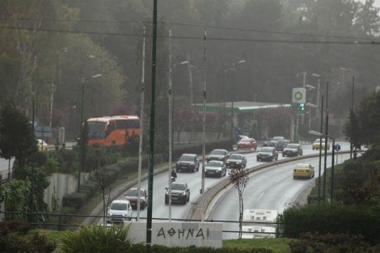 Αποπνικτικό νέφος σκόνης πάνω από την Αττική