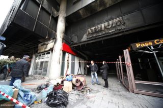 ΤΑΥΤΕΚΩ: Το «γαλαζοπράσινο» κύκλωμα και ένας «περίεργος» εμπρησμός