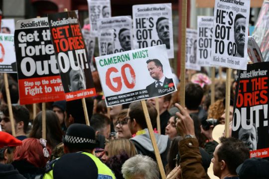 «Γκρεμίζεται» ο Κάμερον, ντέρμπι για το Brexit