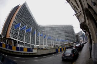 Η Κομισιόν θεσπίζει κανόνες φορολογικής διαφάνειας για τις πολυεθνικές