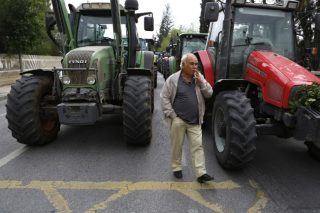 Σε αγωνιστικό ξεσηκωμό καλούν οι αγρότες