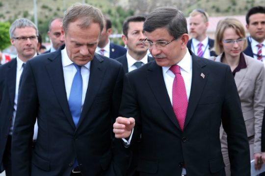 Απαιτεί βίζα για να τηρήσει τη συμφωνία
