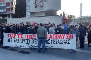 Βαφτίζουν ανάδοχους τους εργαζόμενους
