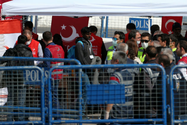 Εν μέσω διαμαρτυριών συνεχίζονται οι επαναπροωθήσεις