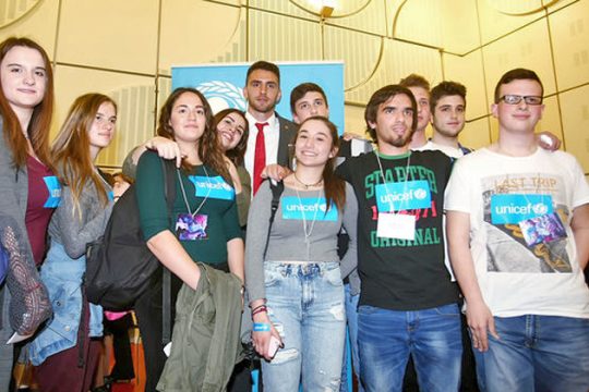 «Προστατέψτε τα παιδιά»
