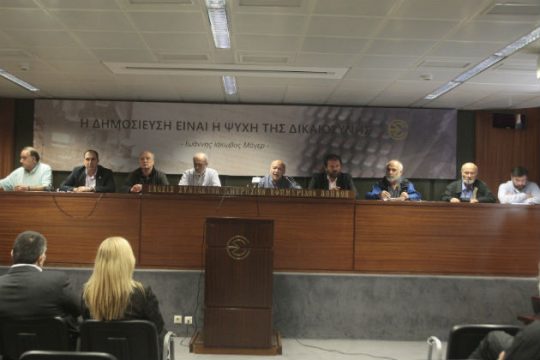 Ελλειμματική η ελευθεροτυπία, με τη δημοσιογραφία σε ομηρία