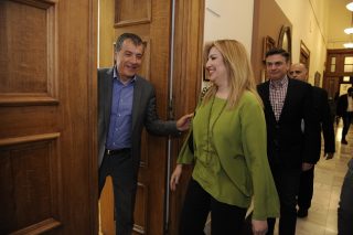 Στις Βρυξέλλες α λα… μπρατσέτα
