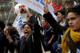Η νεολαία της Γαλλίας ξαγρυπνά, η ελληνική ξυπνάει;