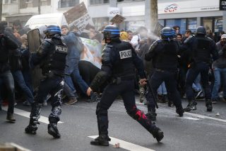 Ξύλο…εξ απαλών ονύχων