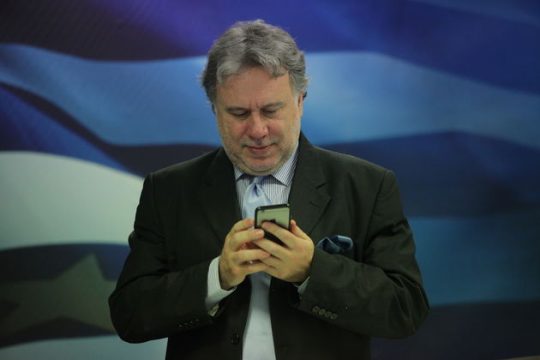 «Ρουσφέτι» μεταξύ… φίλων