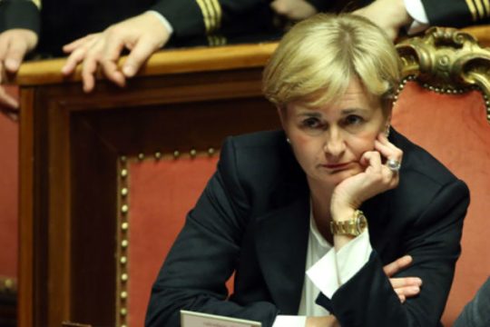 Πρόταση μομφής κατά κυβέρνησης Ρέντσι ετοιμάζουν τα «Πέντε Αστέρια»