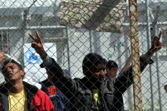 «Κράτηση ευάλωτων προσφύγων στα hotspots Λέσβου και Χίου»