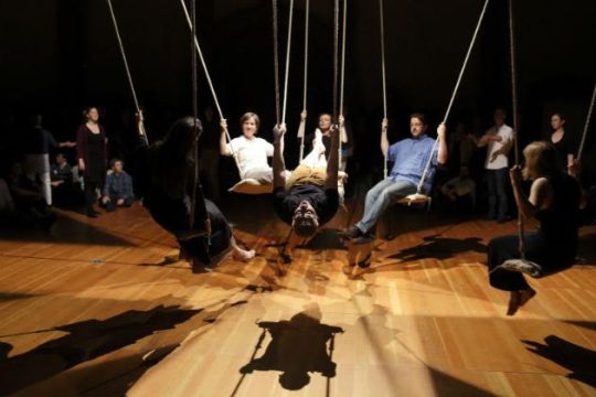 «Human Requiem» με το κοινό επί σκηνής