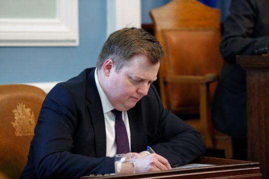 Τα Panama Papers «ρίχνουν» τον Ισλανδό πρωθυπουργό