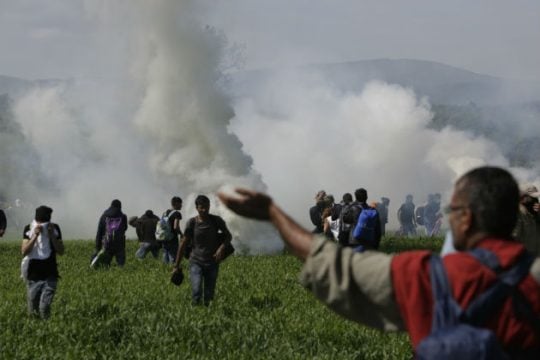 Αστυνομική βία της ΠΓΔΜ κατά προσφύγων [ Βίντεο & Φωτογραφίες ]