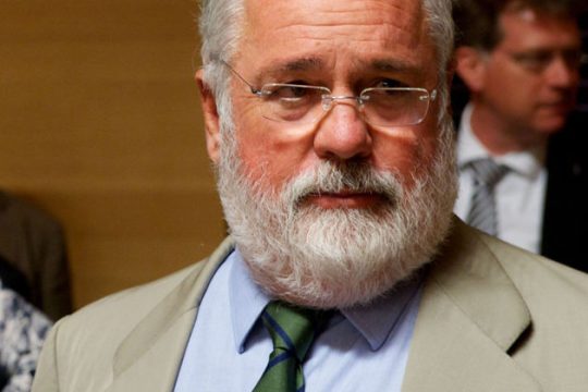 Προσπάθεια κάλυψης του Ισπανού επιτρόπου