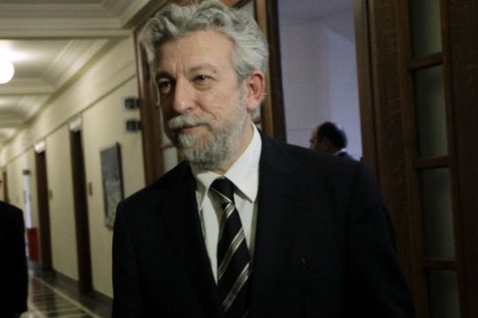 Ο Κοντονής και οι θεωρίες της  «κωλοτούμπας»