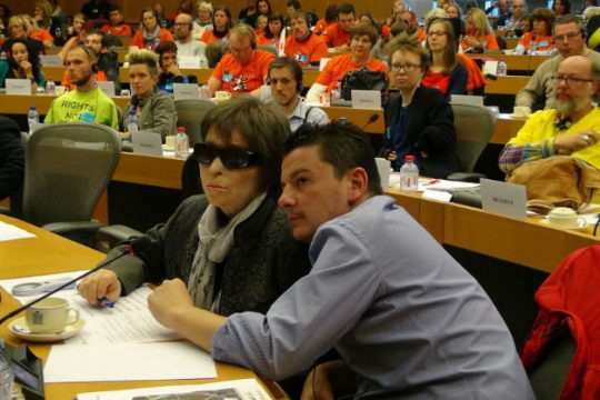 Υπερψηφίστηκε έκθεση της Κ. Κούνεβα για το οικιακό προσωπικό