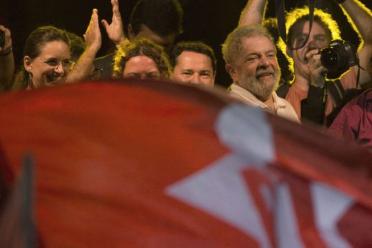 Παραπομπή… δίκοπο μαχαίρι