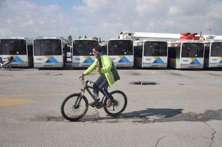 Δεν φοράνε οι εργαζόμενοι τα «φέσια»