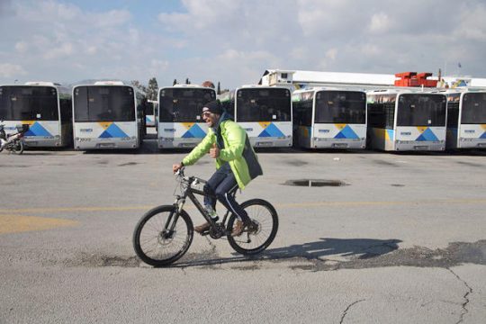 Δεν φοράνε οι εργαζόμενοι τα «φέσια»