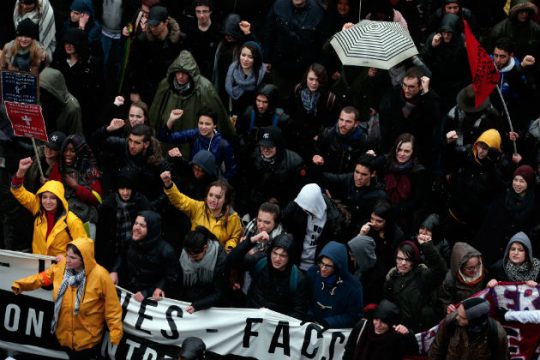 Συνεχίζεται η κατάληψη στην πλατεία Δημοκρατίας στο Παρίσι