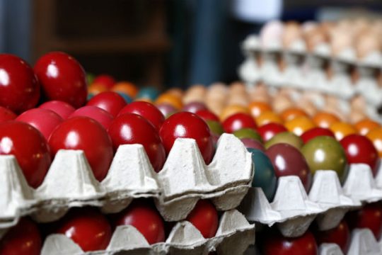 Πασχαλινό ωράριο καταστημάτων και… ενδιάμεσες εκπτώσεις