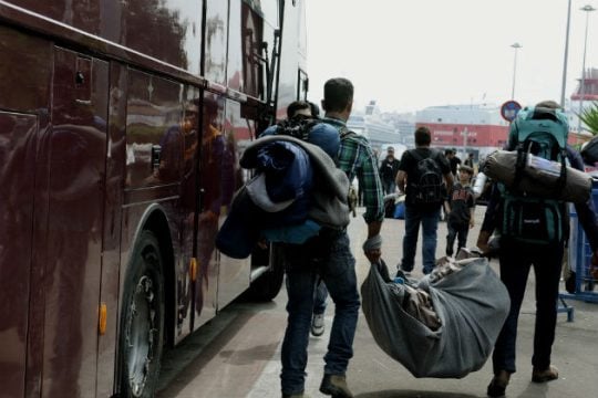 Στον Σκαραμαγκά πρόσφυγες από το λιμάνι του Πειραιά