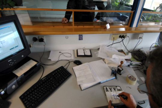 Επιστρέφονται πινακίδες και άδειες οδήγησης