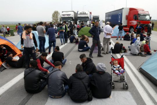 Συνεχίζονται οι διαμαρτυρίες προσφύγων κατά των κλειστών συνόρων