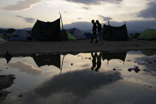 Διασπορά των προσφύγων σχεδιάζει η κυβέρνηση